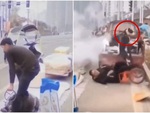 Chú chó hú hồn khi xem làm bỏng ngô