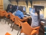 Bé gái đập vỡ màn hình máy tính vì chơi game thua