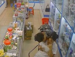 Con trai ngọt ngào hôn mẹ trước khi đi học