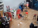 Thanh niên say thuốc lào ngã dập mông nhưng vẫn cố tỏ ra mình ổn