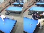 Nhóm thanh niên té ngửa khi 'check VAR' phát hiện bạn chơi bida ăn gian