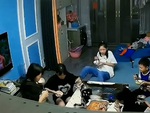 Cả nhà hoảng hồn vì đang ăn bỗng sập bàn