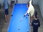 Cô gái đánh bida như hack khiến đối thủ ngơ ngác