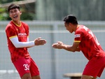 Khi tuyển thủ Việt Nam chơi trò… con nít