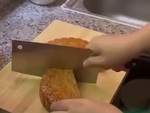 Cao thủ chặt gà cắt bánh trung thu