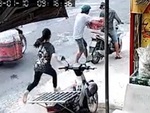 Cô gái lao ra giật lại hai thùng bia từ tay tên trộm