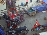 Khách khóc thét vì gửi xe khóa cổ gặp phải anh nhân viên chu đáo