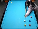Nữ cao thủ bida lỗ dọn bàn trong một nốt nhạc