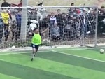 Thủ môn bắt penalty bị thủng lưới vì ăn mừng quá sớm (P4)