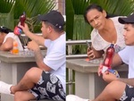 Chàng trai làm 'ảo thuật' hô biến chai nước của bà cụ thành của mình