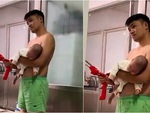 Bố đứng gõ cửa để ru con ngủ