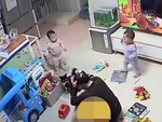 Bố mẹ đứng hình khi con trai đập vỡ màn hình tivi
