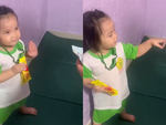 Cười sảng với bé gái lươn lẹo khi bị bố tra hỏi