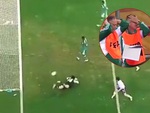 Pha đệm bóng cận thành ra ngoài có 1-0-2