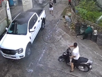 Cười sảng với cụ ông lần đầu thử bơm áp lực