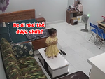 Bố đi nhậu, mẹ liền bày kế cho con gái quỳ trước camera gọi về