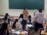 Học trò giả vờ ngất xỉu để tặng quà cô giáo ngày 20-11