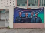 Ảnh vui 22-11: Băng rôn xì tai cây nhà lá vườn cho Westlife