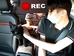 Được khách bo tiền, tài xế liền có thái độ yêu mèo