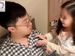Con gái rượu cao tay khi xin bố cho quà