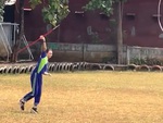 Màn ném lao 'đi vào lòng đất' của nữ sinh