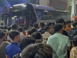 Cổ động viên quá khích đuổi theo, chửi bới CLB Thanh Hóa tận khách sạn tại Bình Định