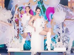 Hoa hậu Thanh Thủy khoe đôi chân 'kiếm Nhật' trên sàn runway
