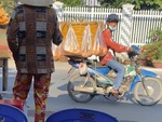 Màn rao bánh mì độc lạ của chàng trai bán dạo ở Sóc Trăng