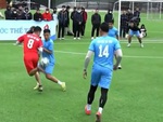 Đẳng cấp gắp bóng qua người của huyền thoại Nguyễn Hồng Sơn