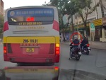 Xe buýt chuyển làn kiểu tạt đầu, ép xe máy phanh dúi dụi