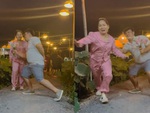 Chồng quê một cục khi cầu hôn vợ