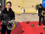 Cô chủ 'chán không buồn nói' khi gặp cao thủ ném vòng