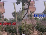 Khổ sở vì hàng xóm suốt ngày hát karaoke 'Em đừng đi'