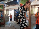 Bé trai liên tục 'hồn bay phách lạc' khi bị bố mẹ hù