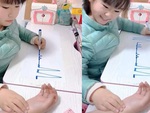 Con gái dùng máy chạy bằng cơm đo tim mạch cho mẹ