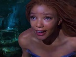 Visual nàng tiên cá da màu lại bị mỉa mai trong đoạn trailer mới công bố
