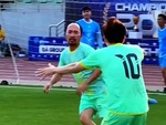 Tiến Luật ghi bàn nhưng lại không thích ăn mừng với đồng đội