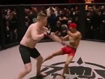 Võ sĩ hạng ruồi hạ knock-out 'gã khổng lồ' trong một hiệp đấu