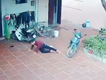 Bố trẻ ngã giập mông khi trổ tài rê bóng