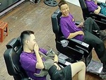 Cười người hôm trước, hôm sau mèo cào