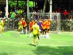 Pha sút phạt điệu nghệ khiến thủ môn bất lực