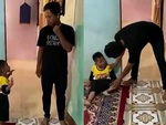 Con trai dỗi hờn vì núp tường hù dọa mà bố không chịu giật mình