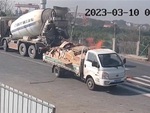 Ô tô tải bốc cháy được tài xế xe bồn chở nước dập lửa kịp thời
