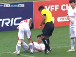Cầu thủ nằm cáng rời sân vì ăn mừng kiểu Ronaldo sai tư thế