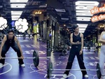 Chàng trai tập gym quê một cục trước Ninh Dương Lan Ngọc