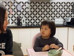 Em bé phát âm song ngữ Anh Việt chuẩn nhưng vẫn bất lực  từ cuối vì mẹ troll