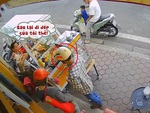 Thanh niên mua ổ bánh mì chống quê vì bị bắt quả tang đổi dép