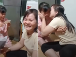 Con gái xúc động khóc khi tặng quà 8-3 cho mẹ