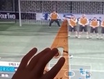 Game thủ tạo siêu phẩm để đời khi dùng thước đo độ để lấy góc sút