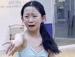Bé gái vừa khóc vừa nhảy nhưng vẫn chuẩn từng động tác